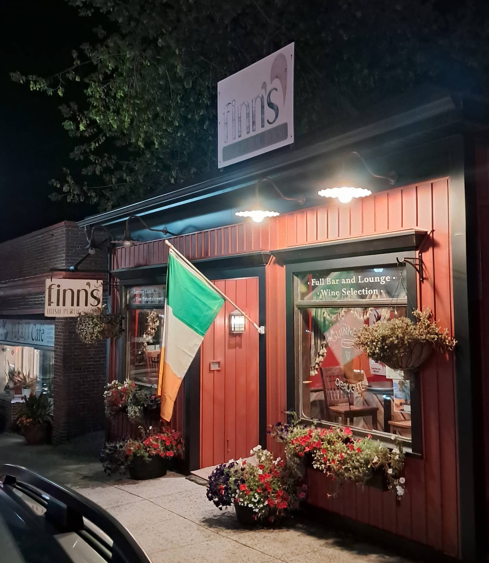Finn's Irish Pub