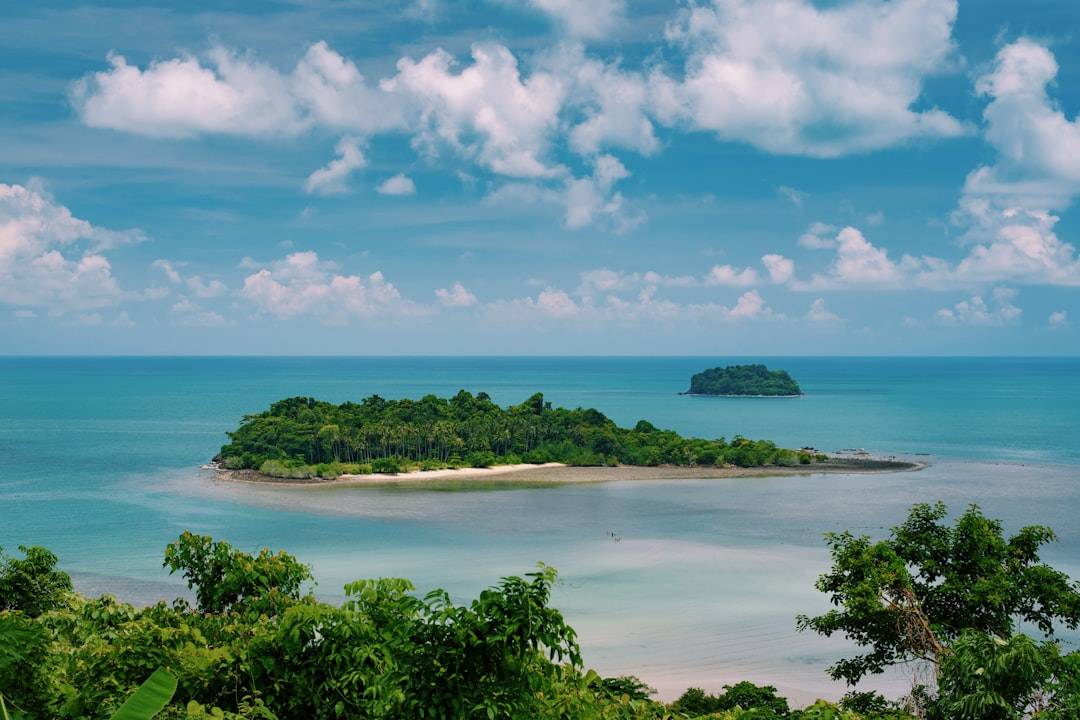Must-See Places in Midcoast Islands
