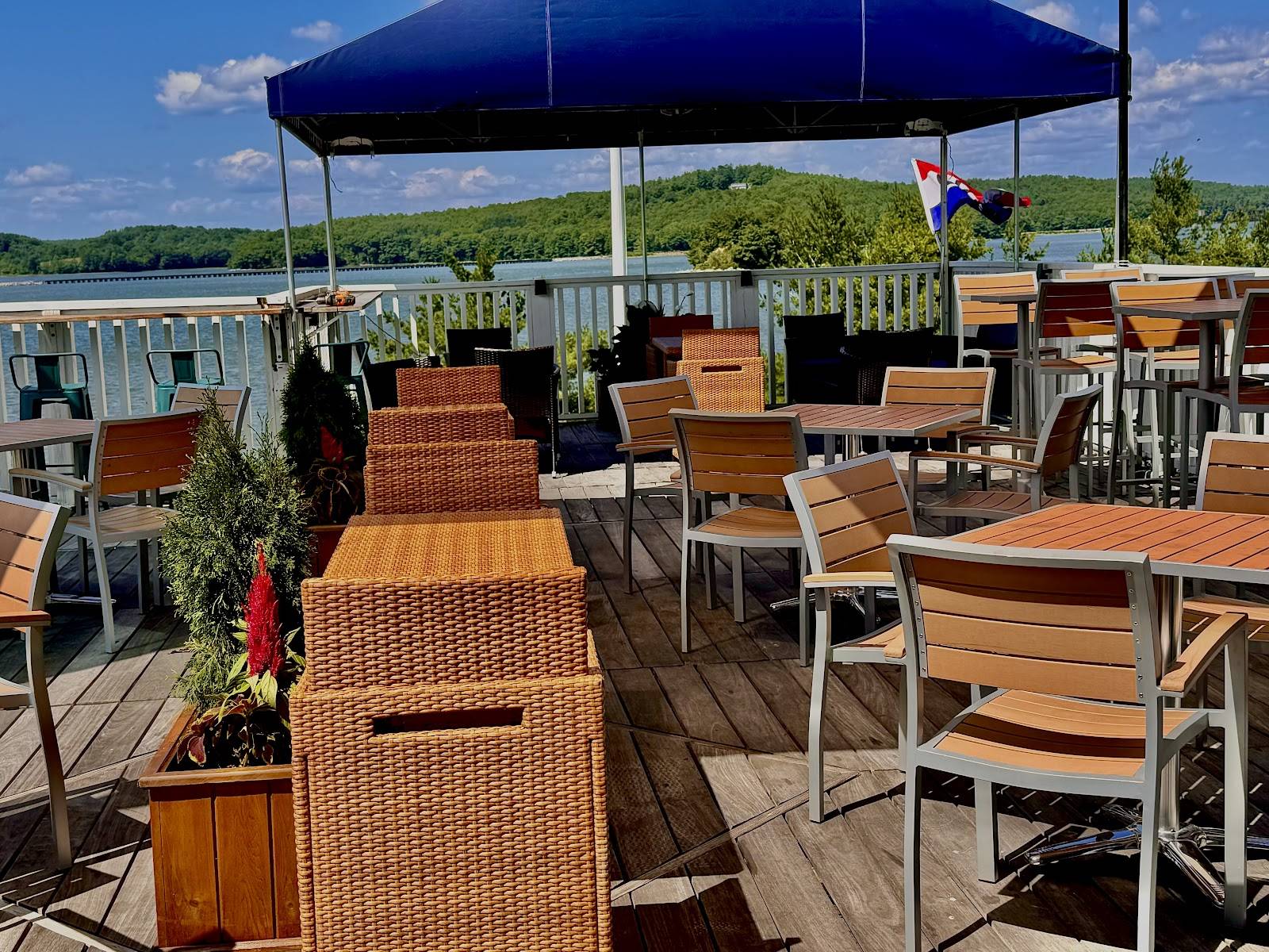 Water's Edge Restaurant & Bar