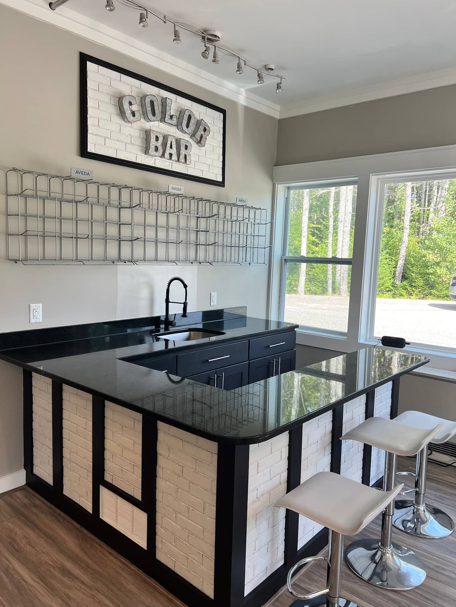 Hairbenders Studio and Spa