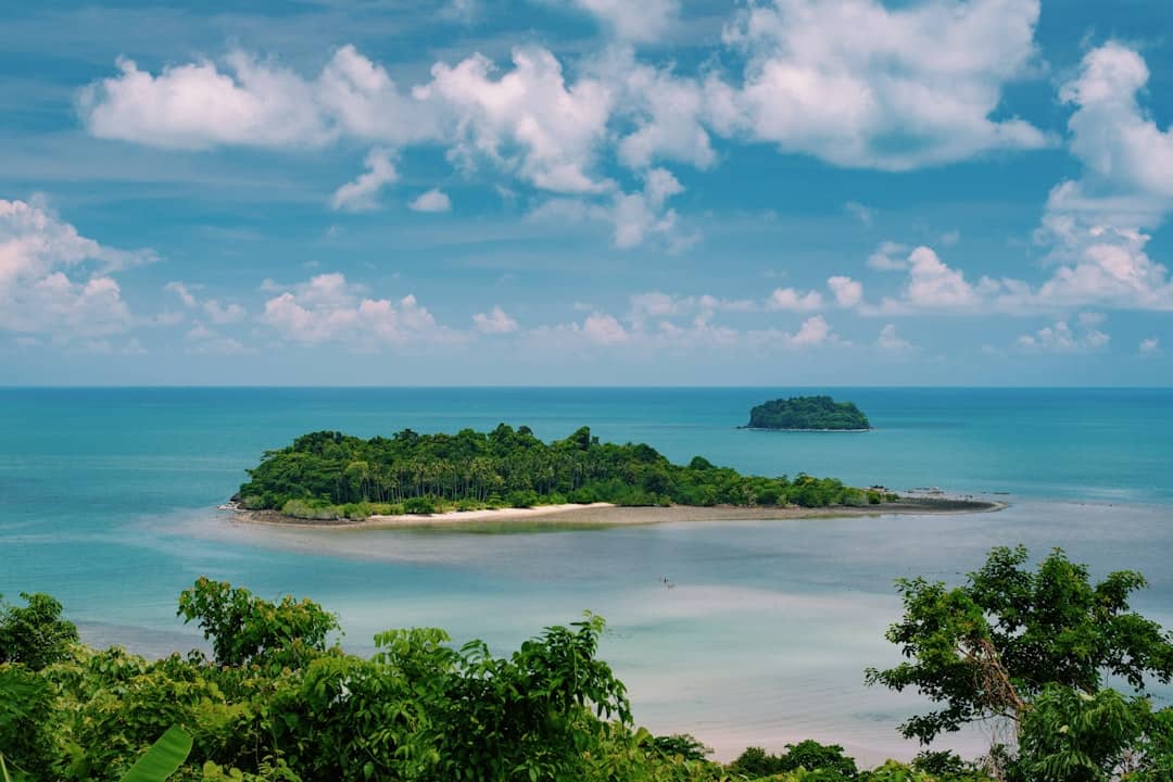 Must-See Places in Midcoast Islands