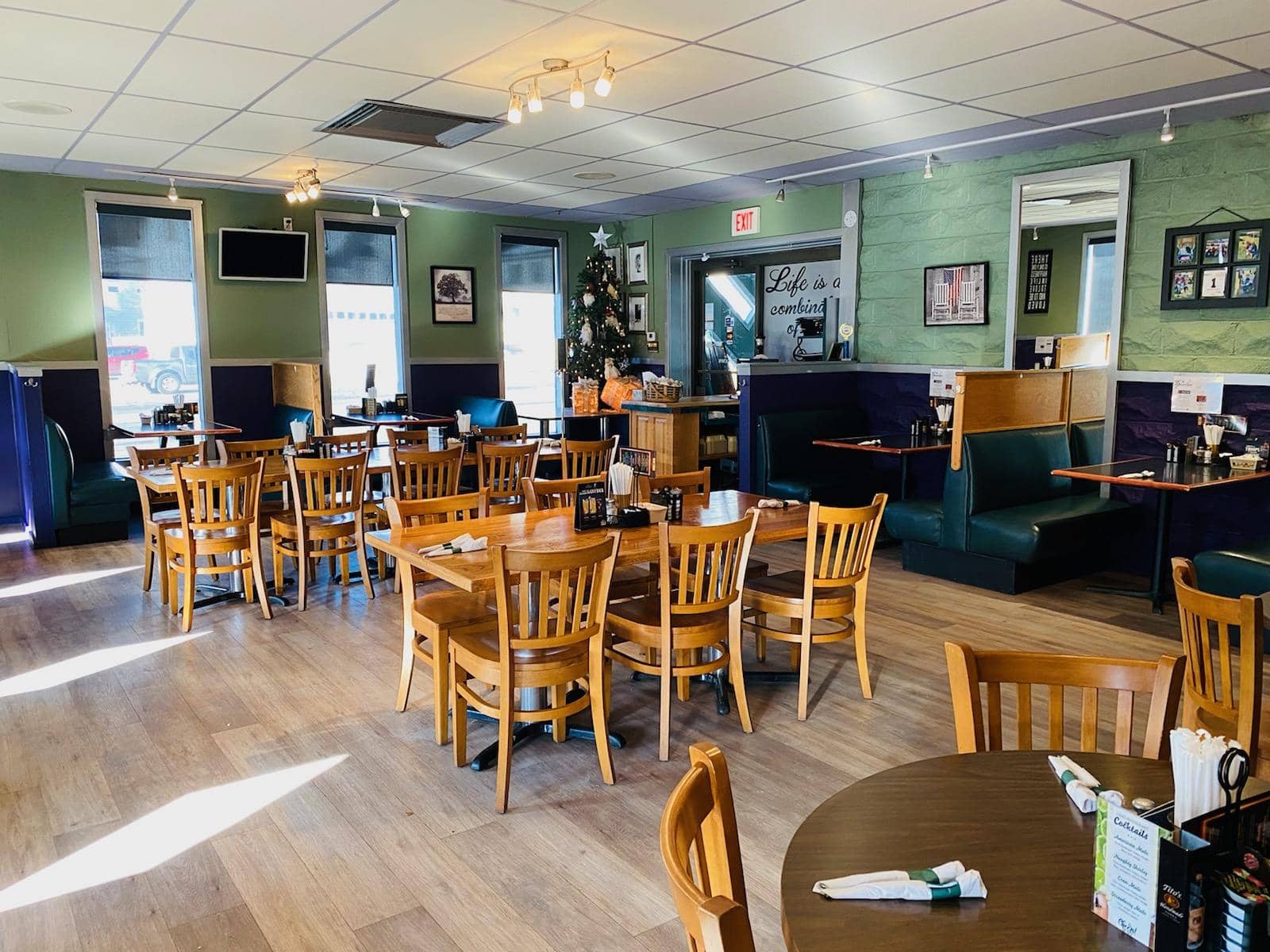 Lisa's Restaurant & Lounge