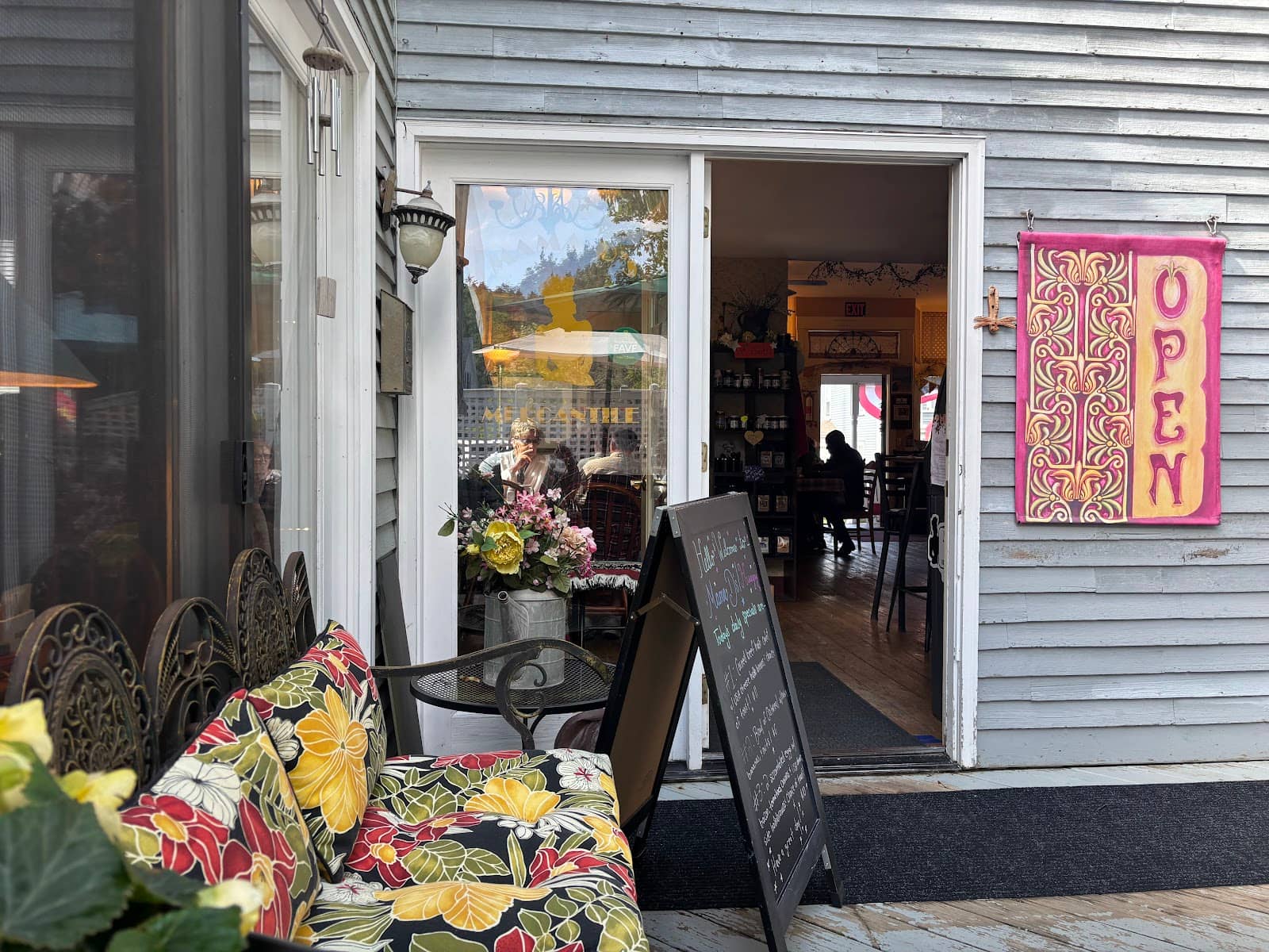 Mama D's Cafe Mercantile