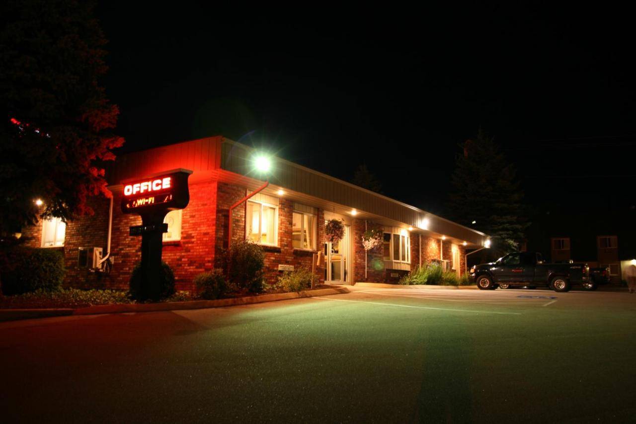 a building with a sign for a coffee shop at night at Bangor Inn & Suites in Bangor