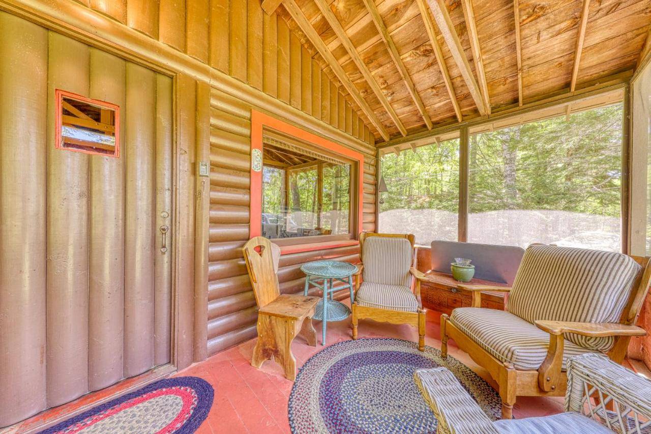 a screened in porch with chairs and a table at Sebenoa Retreat at Sprucewold in Boothbay Harbor