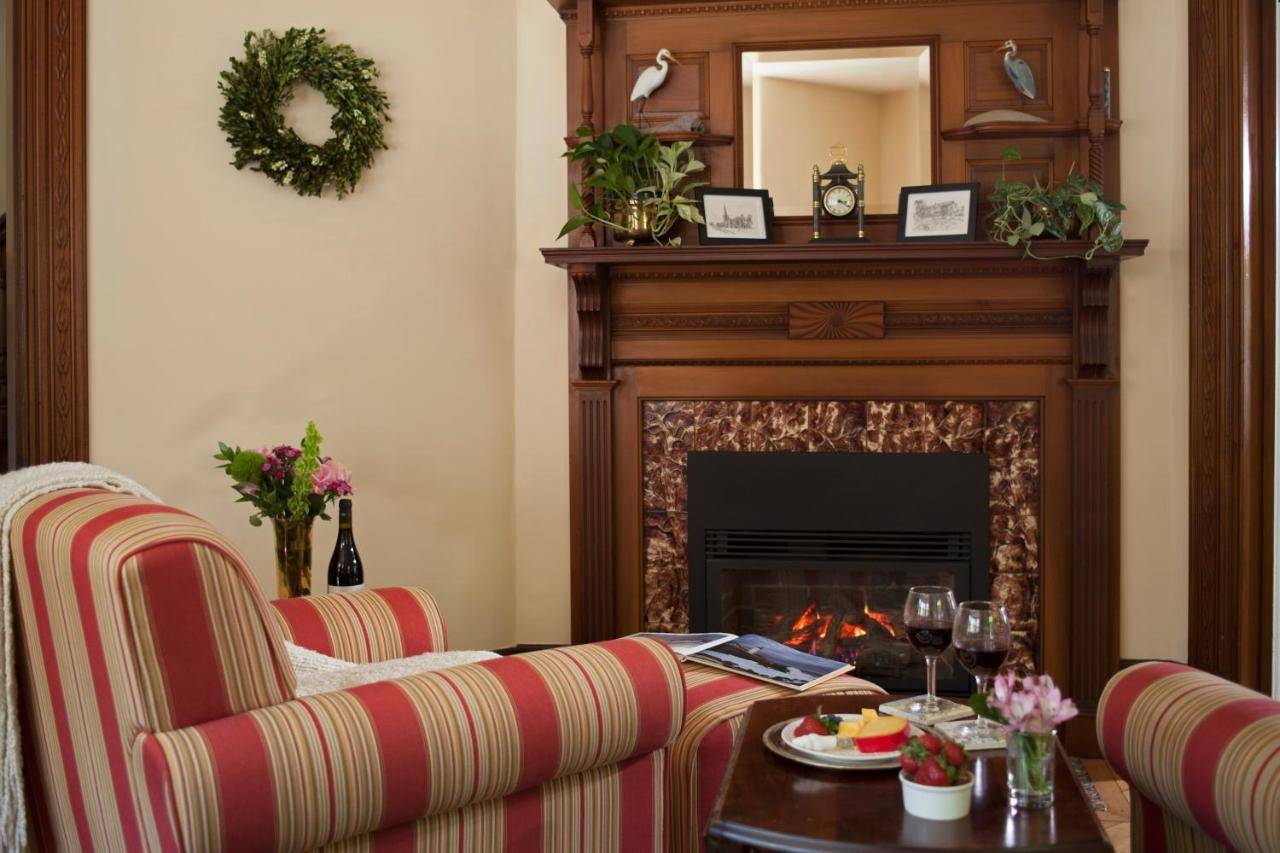 a living room with a couch and a fireplace at Brewster House Bed & Breakfast in Freeport