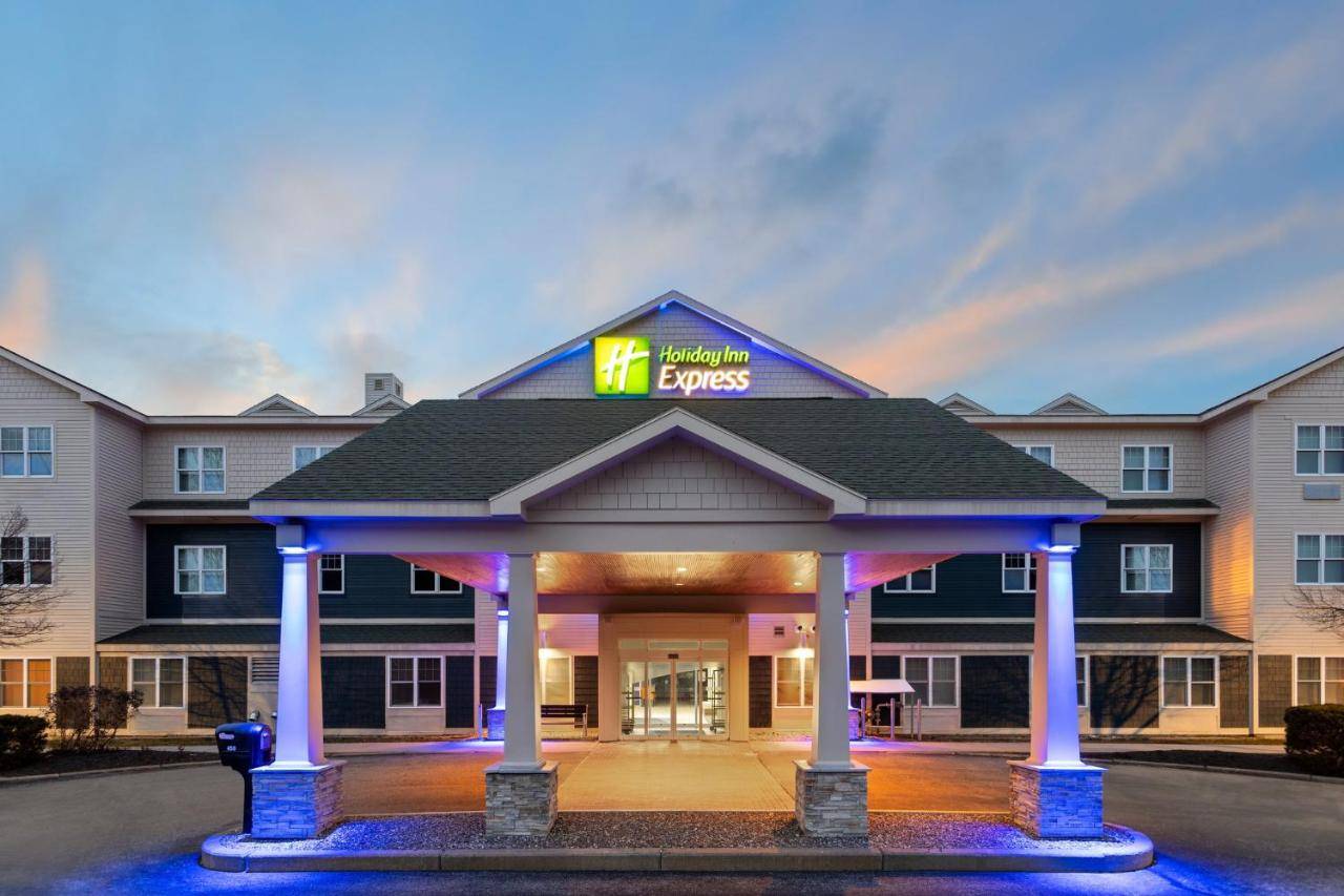 a hotel with a gazebo in front of it at Holiday Inn Express Hotel & Suites Freeport by IHG in Freeport