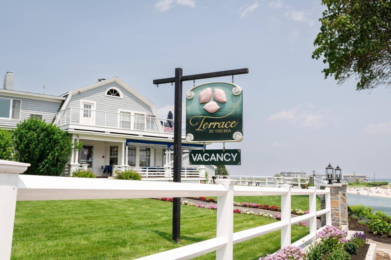 a sign for the lobster house on the beach at Terrace By The Sea in Ogunquit