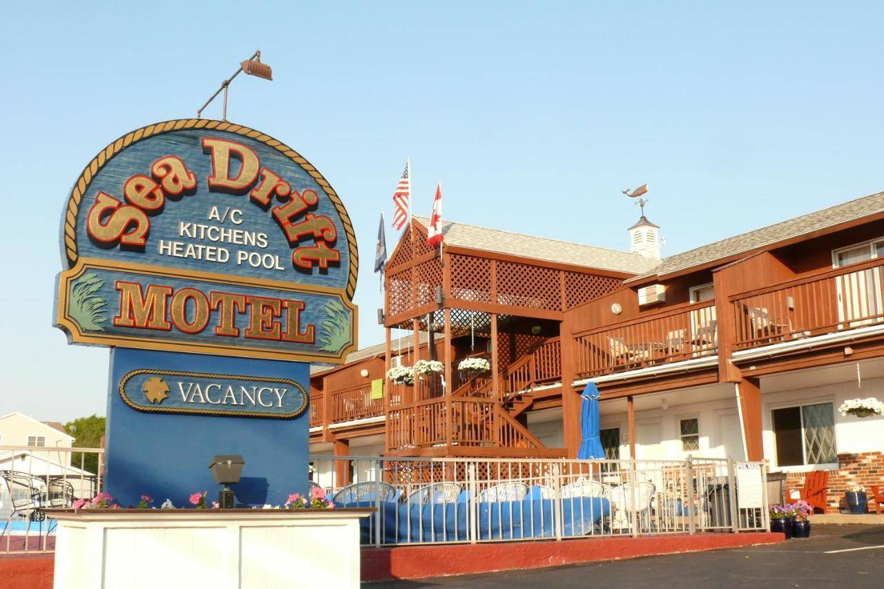 a hotel with a sign for a motel at Sea Drift Motel in Old Orchard Beach