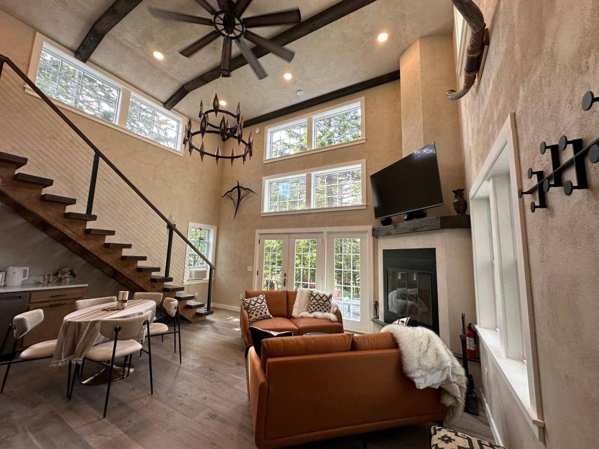 a large living room with a couch and a fireplace at Luxury cabin vc home 2bd 2bath in Tremont