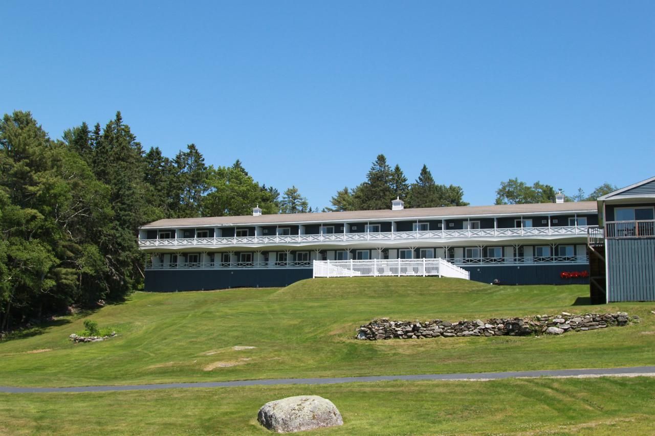 Beach Cove Waterfront Inn — Boothbay Harbor Hotels —