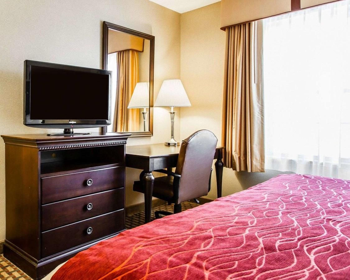 Comfort Inn & Suites Scarborough — Scarborough Hotels —