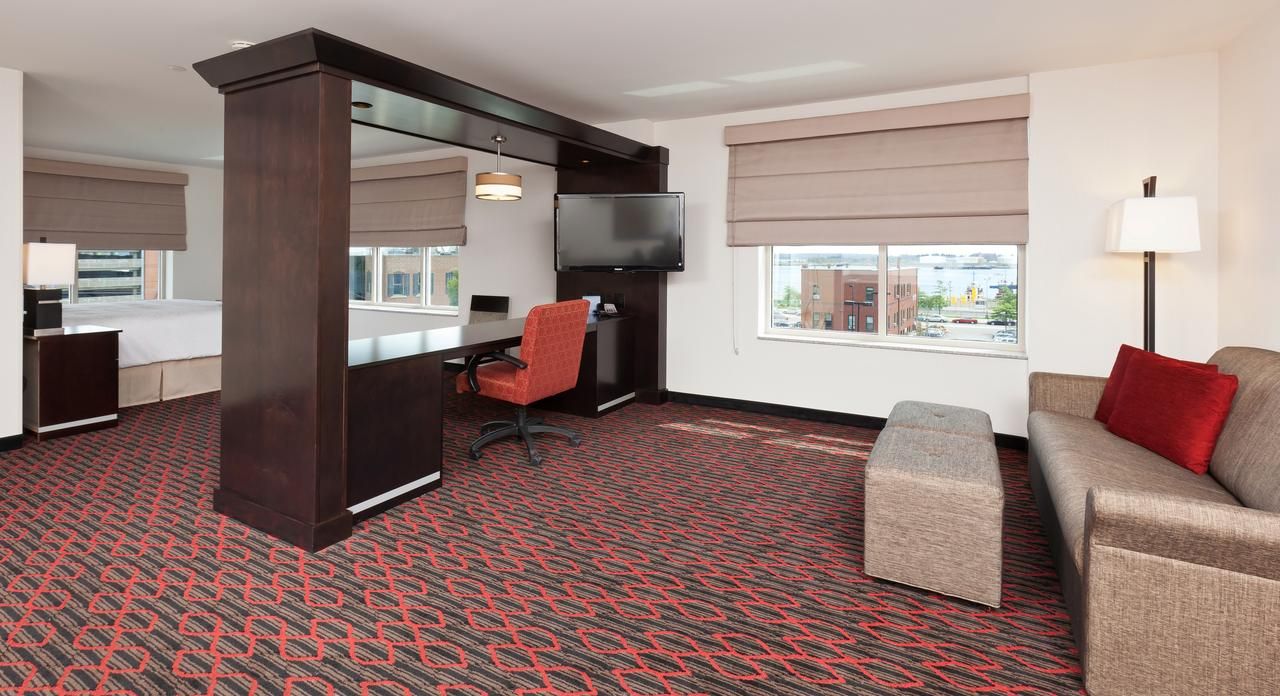 Hampton Inn Portland Downtown Waterfront — Portland Hotels —