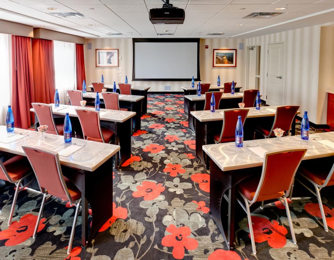 Hampton Inn Portland Downtown Waterfront — Portland Hotels —