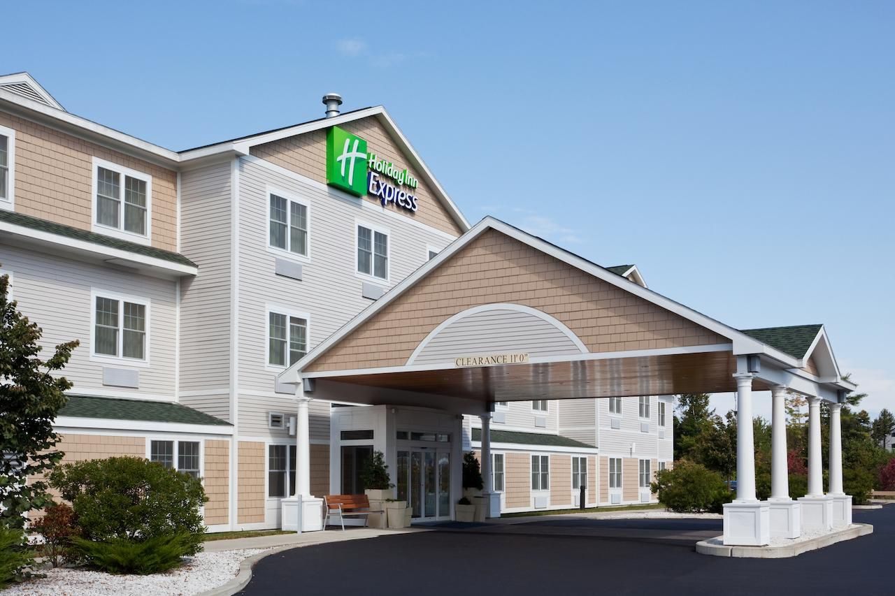 Holiday Inn Express Hotel & Suites Freeport — Freeport Hotels —