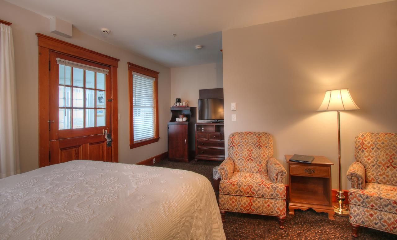 Terrace By The Sea — Ogunquit Hotels —