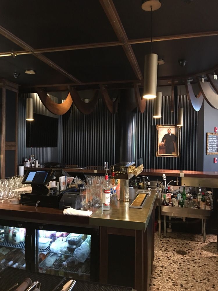 Sagamore Hill Lounge — Portland Restaurants —